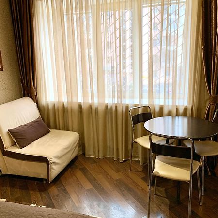 Apartment In Kharkiv , Prospect Nauki 19A Buitenkant foto